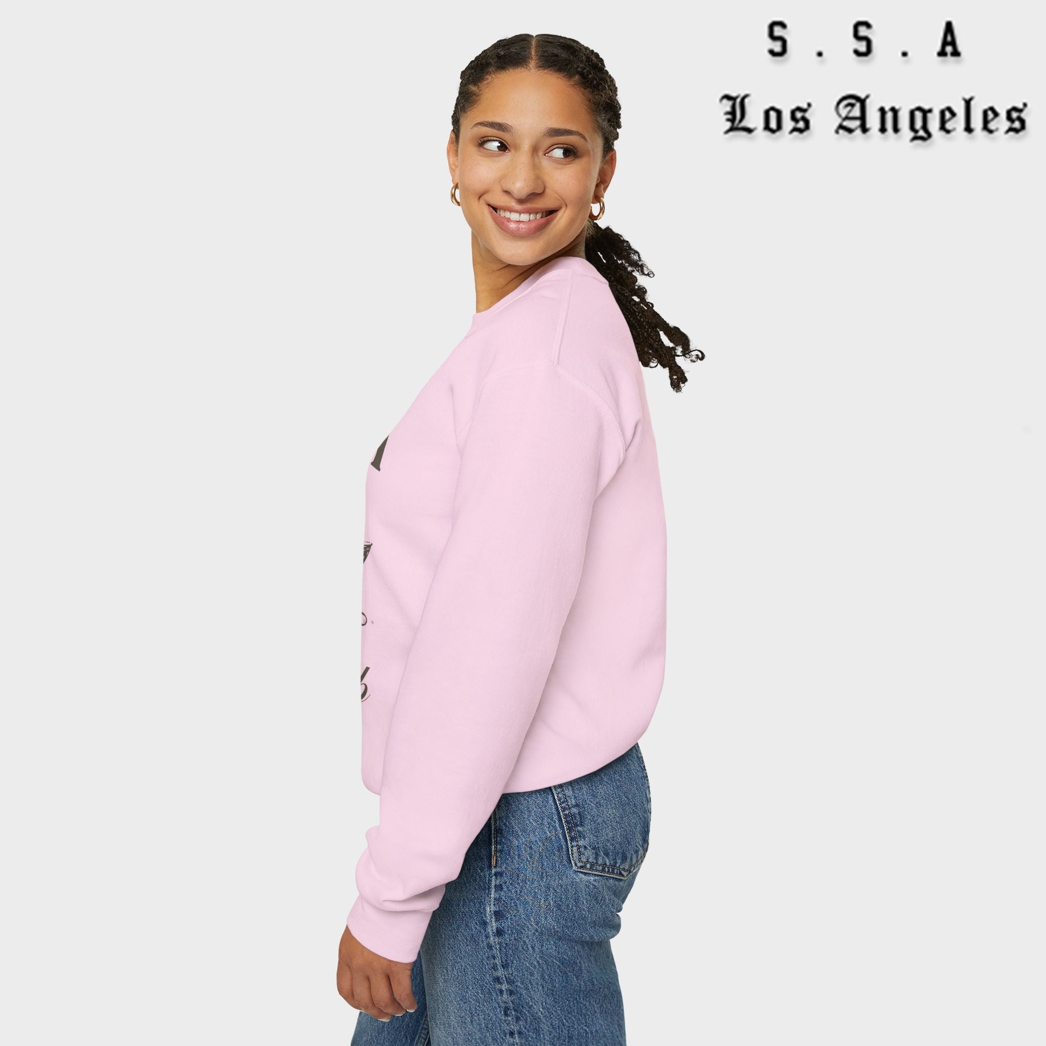 Chismosa Social Club Sweatshirt – Funny Vintage Vibe Crewneck Sweatshirt - Stonk Shark Co.